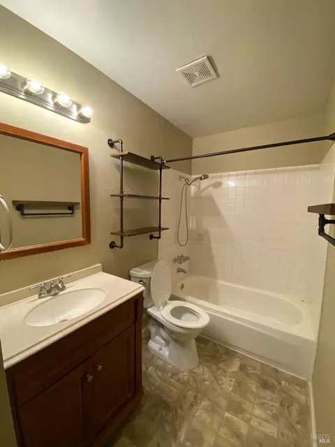 686 Sereno Dr, Vacaville, CA 95687 photo 17