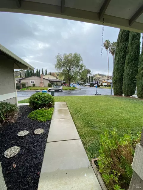686 Sereno Dr, Vacaville, CA 95687 photo 3