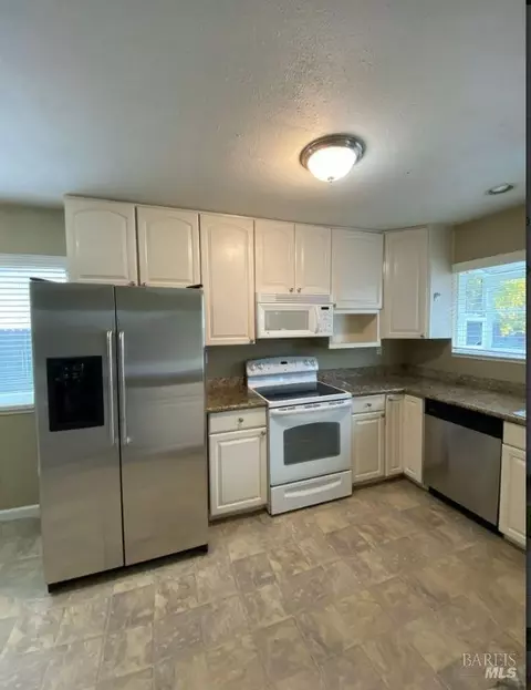 686 Sereno Dr, Vacaville, CA 95687 photo 7