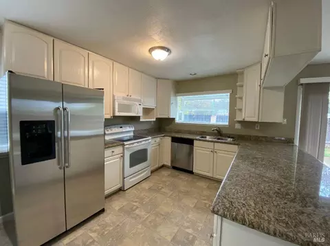 686 Sereno Dr, Vacaville, CA 95687 photo 5