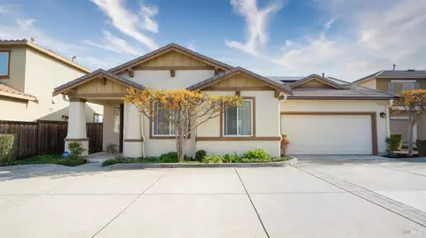 715 Embassy Cir, Vacaville, CA 95688