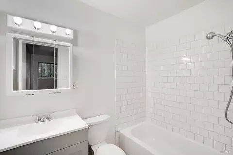 Bath - 730 Stella St, Vallejo, CA 94589 photo 5 of 7