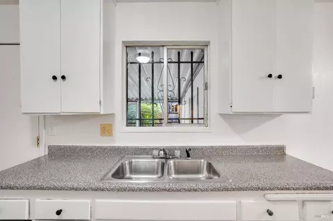 Kitchen - 730 Stella St, Vallejo, CA 94589 photo 3 of 6