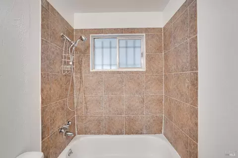 Bath - 730 Stella St, Vallejo, CA 94589 photo 4 of 7