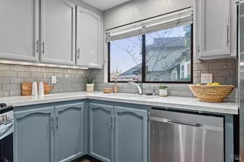 9332 Jessica Dr, Windsor, CA 95492 photo 17