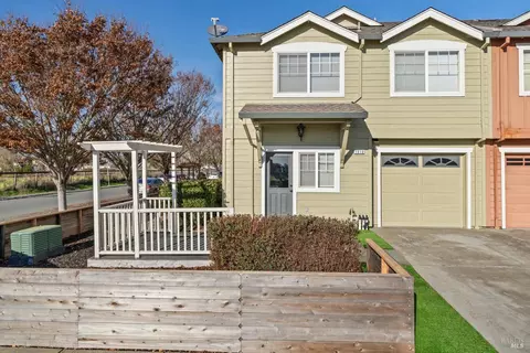 1610 Lance Dr, Santa Rosa, CA 95401