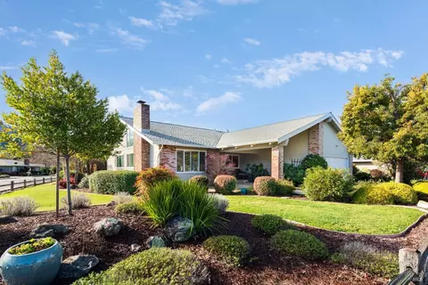 7644 Oak Leaf Dr, Santa Rosa, CA 95409