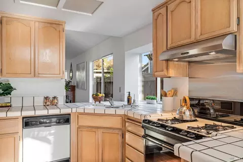 283 Oneil Cir, Hercules, CA 94547 photo 12