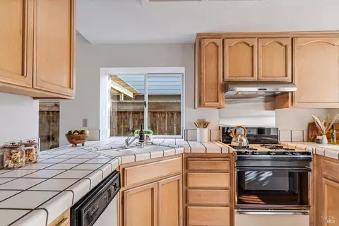 283 Oneil Cir, Hercules, CA 94547 photo 8