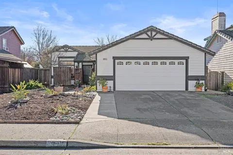 9447 Lazy Creek Dr, Windsor, CA 95492