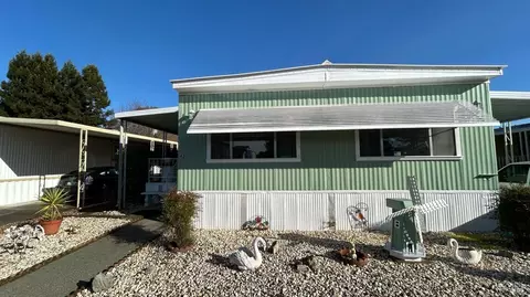 42 Somerset Dr, Santa Rosa, CA 95401