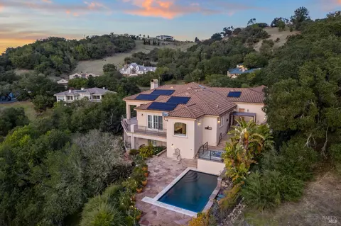 3710 Skyfarm Dr, Santa Rosa, CA 95403
