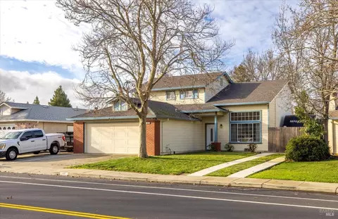 886 Youngsdale Dr, Vacaville, CA 95687