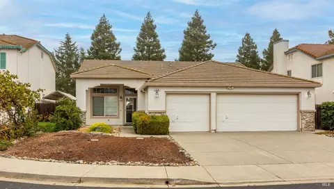 1018 Topaz Ct, Vacaville, CA 95687
