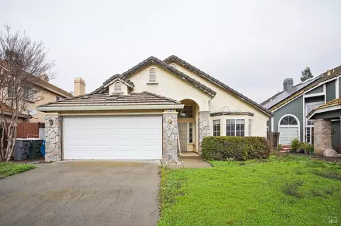 136 Oak Brook Ct, Vacaville, CA 95687