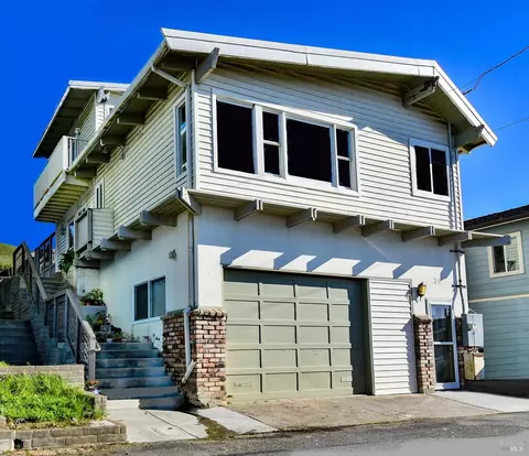 34 Ocean View Ave, Dillon Beach, CA 94929