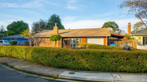 546 Lewrosa Way, Santa Rosa, CA 95404