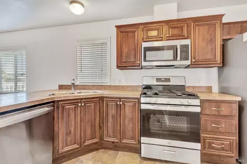 61 Dahlia Dr, Vallejo, CA 94589 photo 8