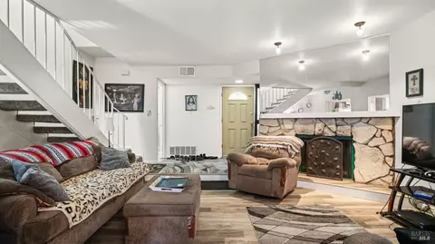 299 Shasta Dr #21, Vacaville, CA 95687