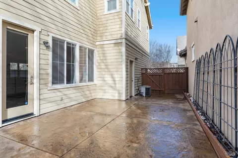 Exterior - 6056 Ashwell Way, Vallejo, CA 94591 photo 6 of 11