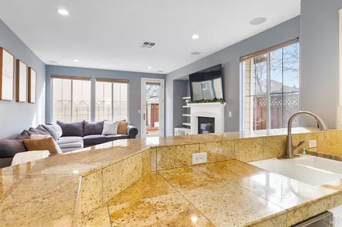 Kitchen - 6056 Ashwell Way, Vallejo, CA 94591 photo 8 of 8