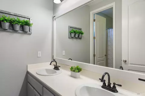 Bath - 6056 Ashwell Way, Vallejo, CA 94591 photo 4 of 4