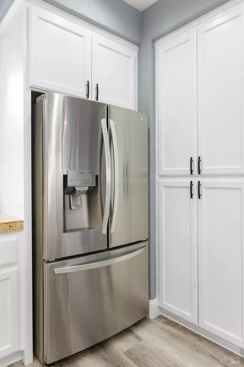 Kitchen - 6056 Ashwell Way, Vallejo, CA 94591 photo 7 of 8
