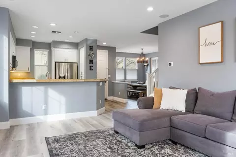 Entry Way - 6056 Ashwell Way, Vallejo, CA 94591 photo 1 of 8