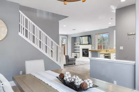 Entry Way - 6056 Ashwell Way, Vallejo, CA 94591 photo 6 of 8
