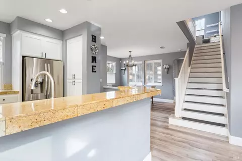 Entry Way - 6056 Ashwell Way, Vallejo, CA 94591 photo 3 of 8