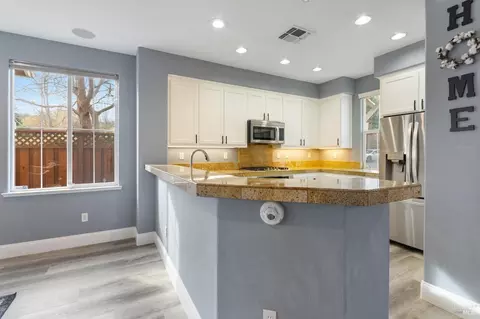 Kitchen - 6056 Ashwell Way, Vallejo, CA 94591 photo 1 of 8