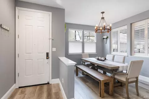 Entry Way - 6056 Ashwell Way, Vallejo, CA 94591 photo 4 of 8