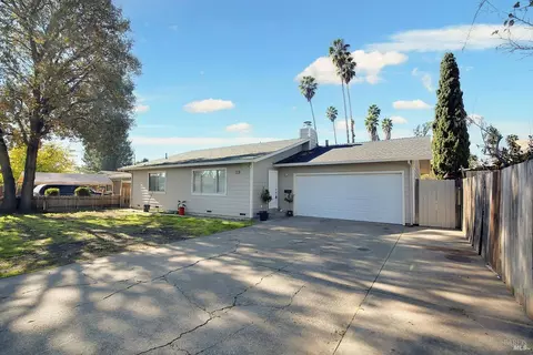 2113 Corby Ave, Santa Rosa, CA 95407