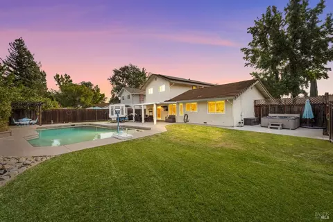 119 Cheyenne Dr, Vacaville, CA 95688 photo 2