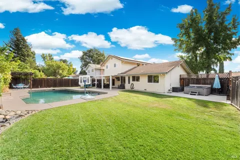 119 Cheyenne Dr, Vacaville, CA 95688