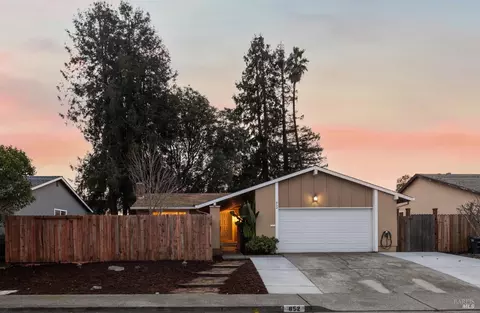 852 Grouse Ln, Petaluma, CA 94954