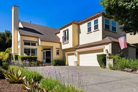 2084 Falcon Ridge Dr, Petaluma, CA 94954