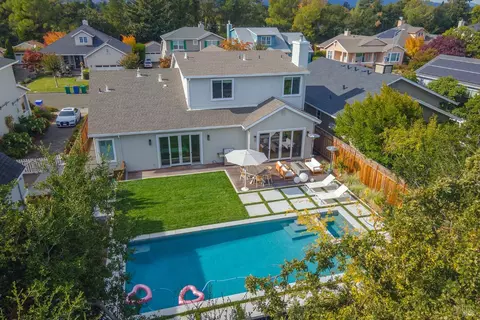 1038 Fryer Creek Dr, Sonoma, CA 95476