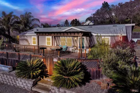 104 Parkview Ln, Napa, CA 94558