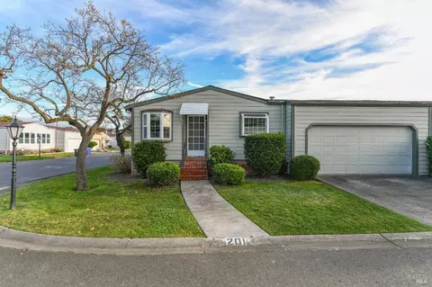 201 Julie Pl, Napa, CA 94558
