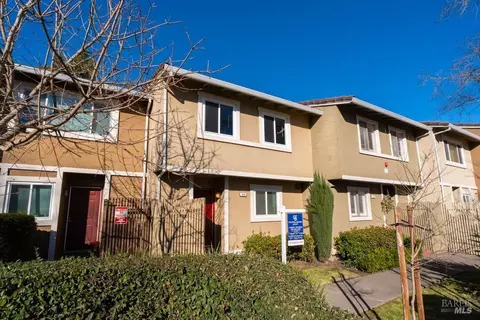 520 Santa Alicia Dr, Rohnert Park, CA 94928