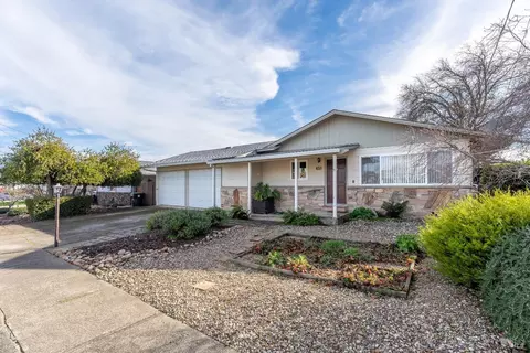 451 Zinfandel Dr, Ukiah, CA 95482