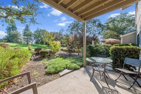 834 Augusta Cir, Napa, CA 94558 photo 2