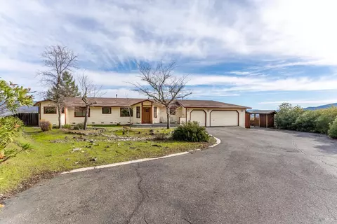 577 Oak Knoll Rd, Ukiah, CA 95482