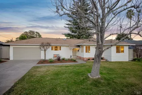 1525 Buchanan St, Novato, CA 94947