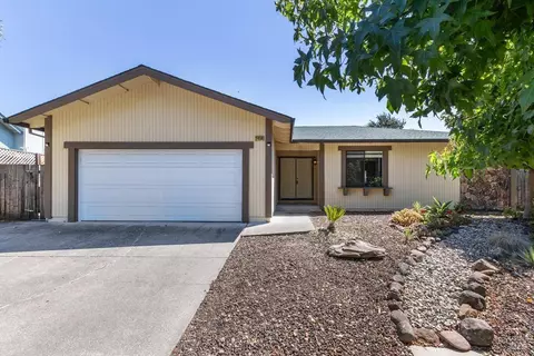 2458 Big Oak Dr, Santa Rosa, CA 95401