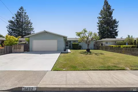 1432 Weaverly Dr, Petaluma, CA 94954