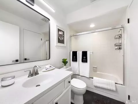 Bath - 192 Cypress Pl, Sausalito, CA 94965 photo 2 of 8