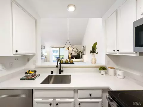 Kitchen - 192 Cypress Pl, Sausalito, CA 94965 photo 4 of 9
