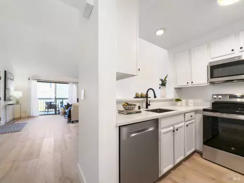 Kitchen - 192 Cypress Pl, Sausalito, CA 94965 photo 6 of 9